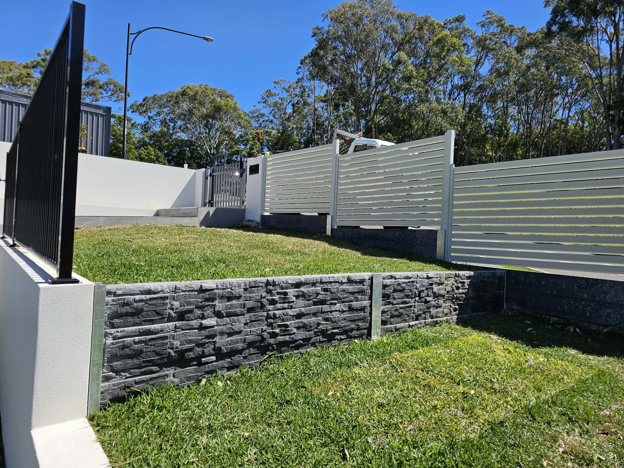 Best Fence Types for Coastal Homes in Kiama & Shellharbour